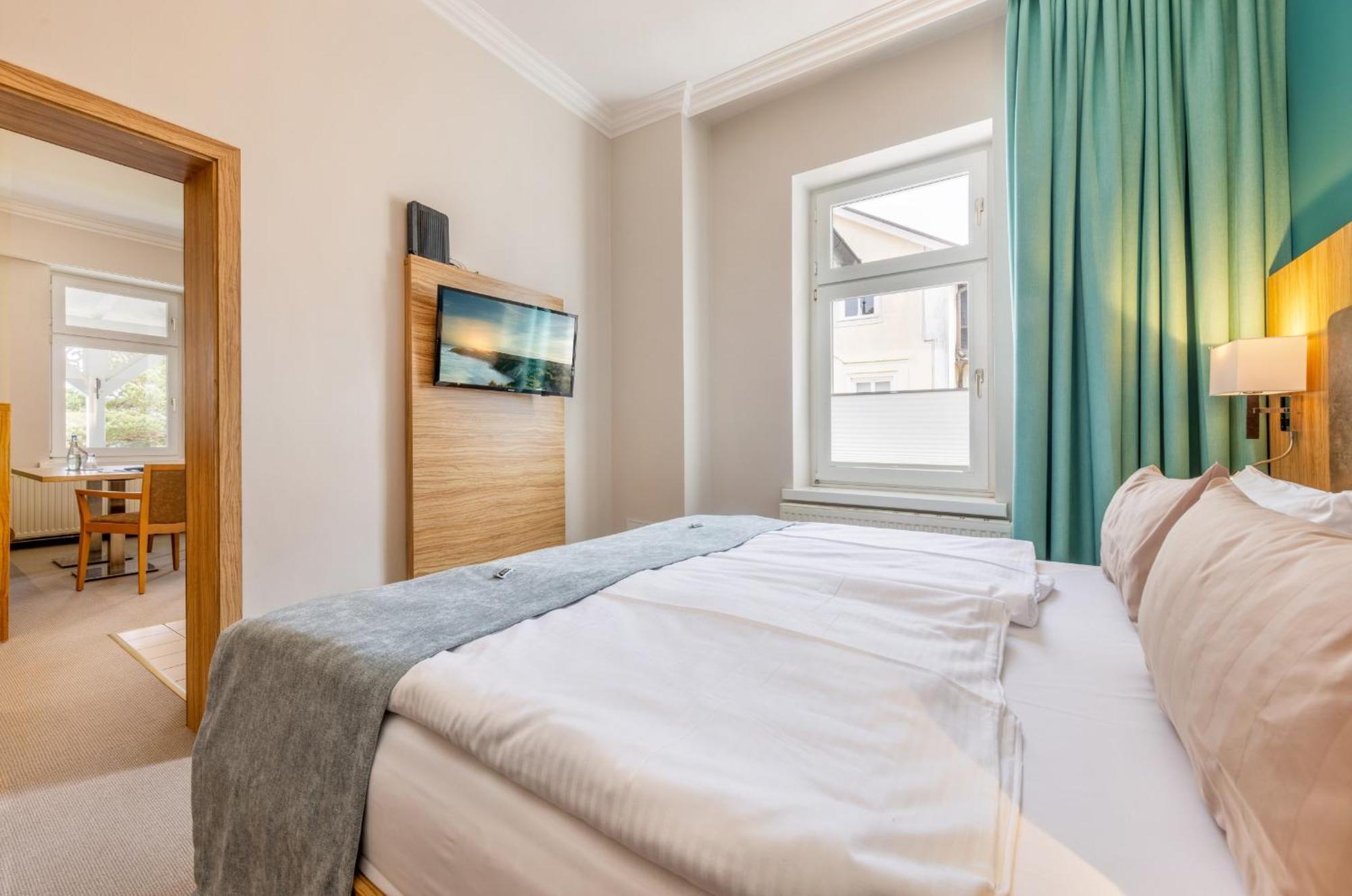 Strandhotel Zur Promenade 3*