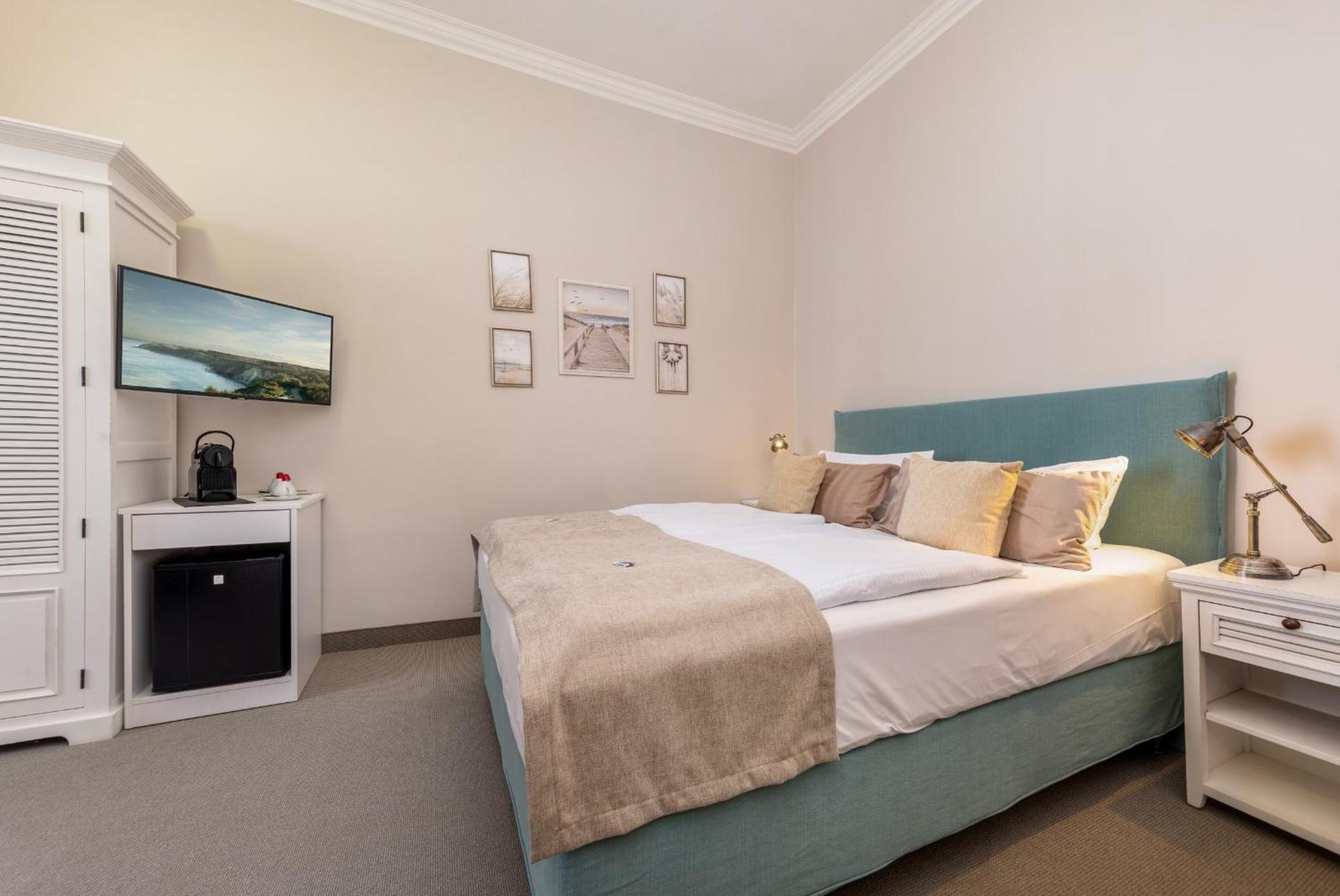 Strandhotel Zur Promenade 3*